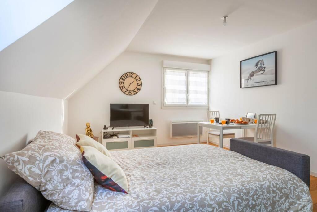 Grand Confort, Appartement Osny Exterior photo